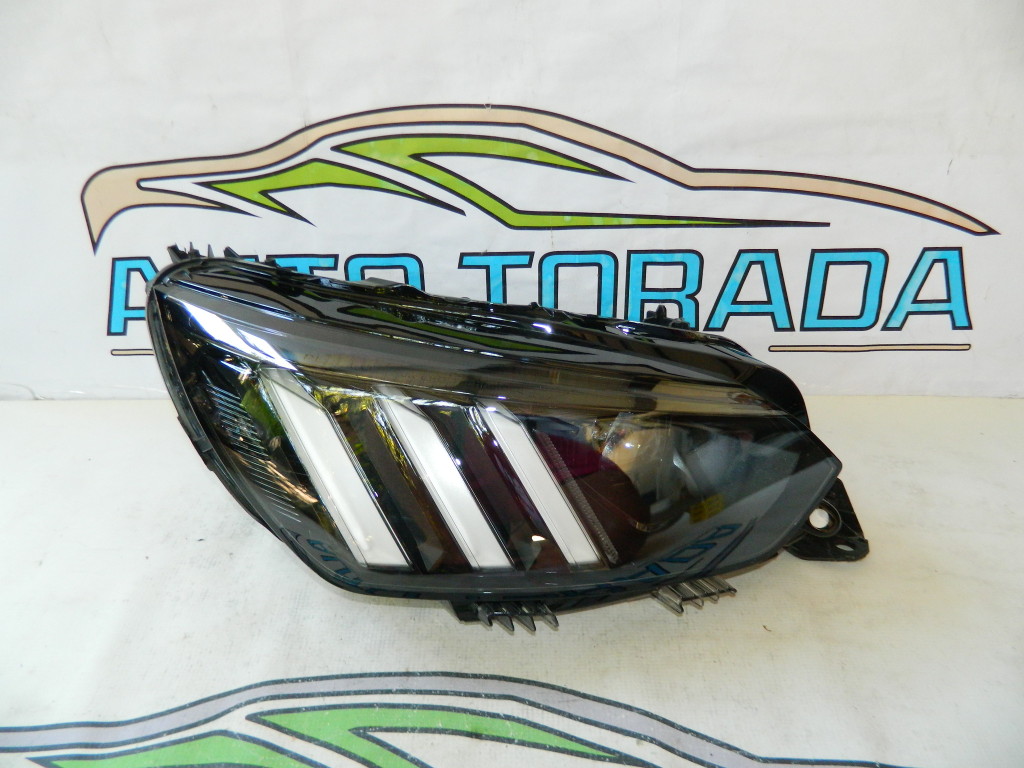 Far dreapta Full Led Peudeot 208 model 2019 2020 2021 cod 9841641980