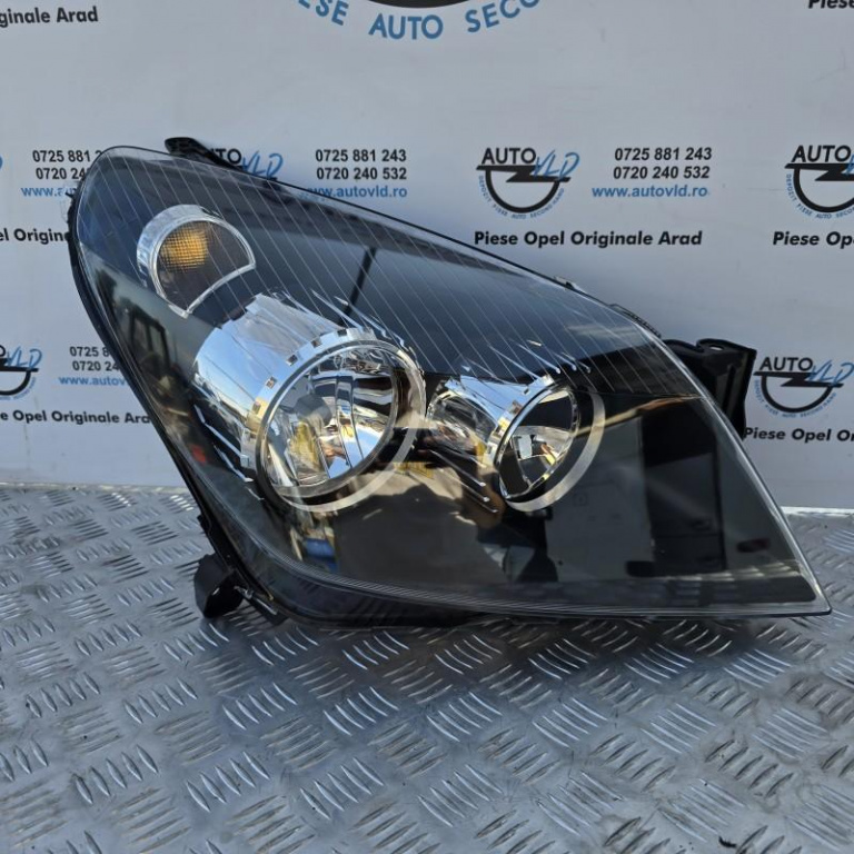 Far dreapta fundal negru halogen Opel Astra H Twintop 2004-2007 200389052