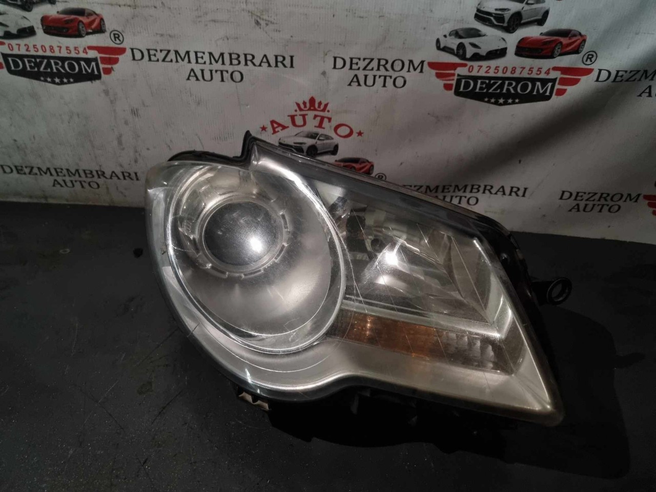 Far dreapta halogen (ureche rupta) 1T1941006B VW Touran I Facelift