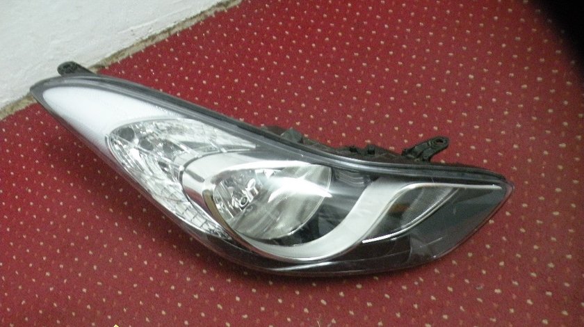 Far dreapta Hyundai Elantra 2010 2013 cod 92102 3X