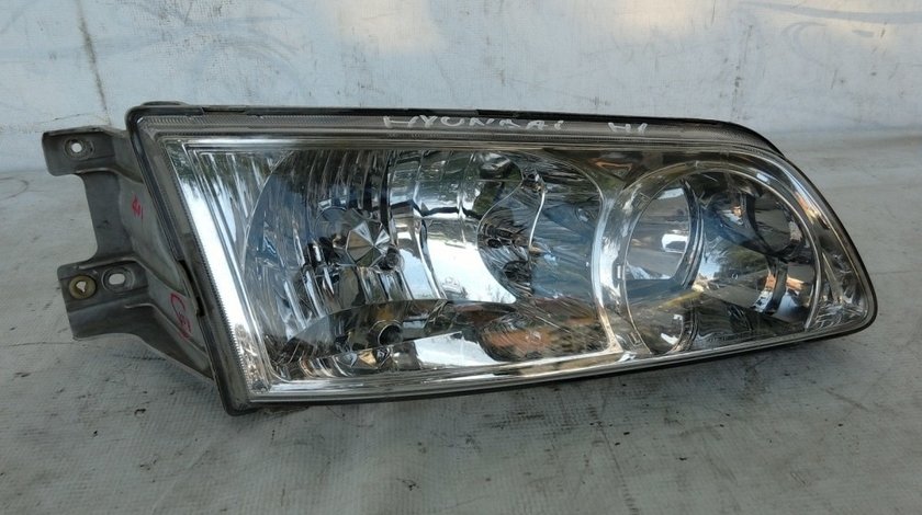 Far dreapta Hyundai H1 An 2002 2003 2004 2005 2006 2007 cod 92102-4A5