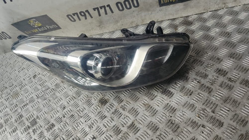 Far dreapta Hyundai i30 1.6 CRDI cod motor D4FB 128 cp / 94KW transmisie automata an 2014 cod 92102-...