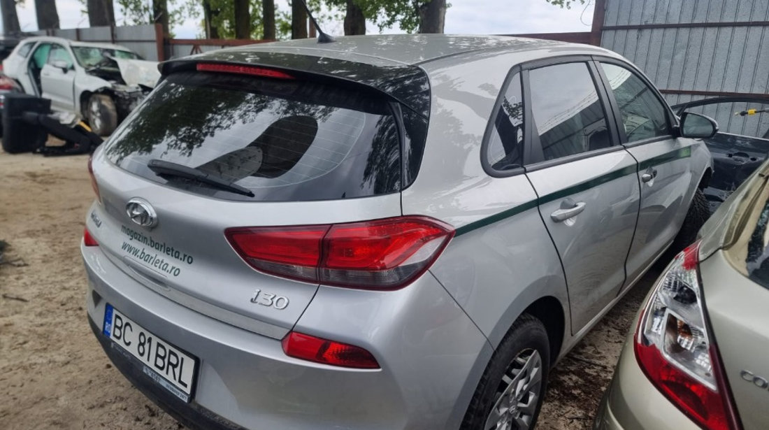 Far dreapta Hyundai i30 2018 Hatchback 1.4 benzina