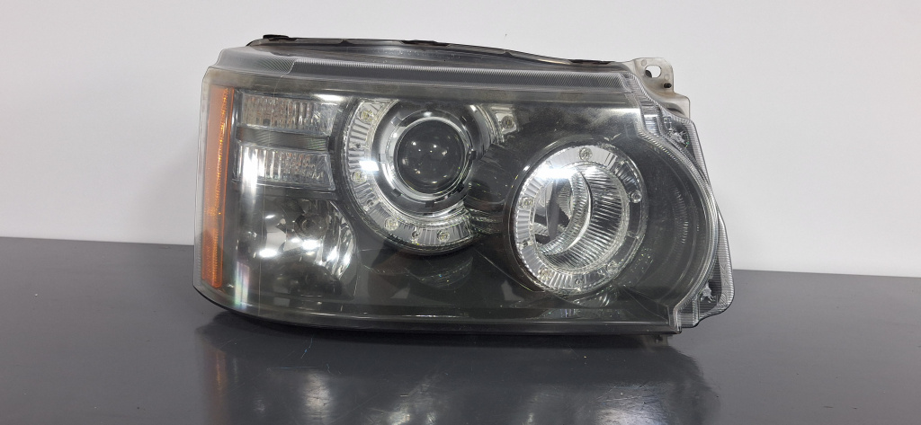 Far dreapta Land Rover Range Rover 3 (2002->) 3.0 Motorina 2010, AH32-13W029-JC / XENON