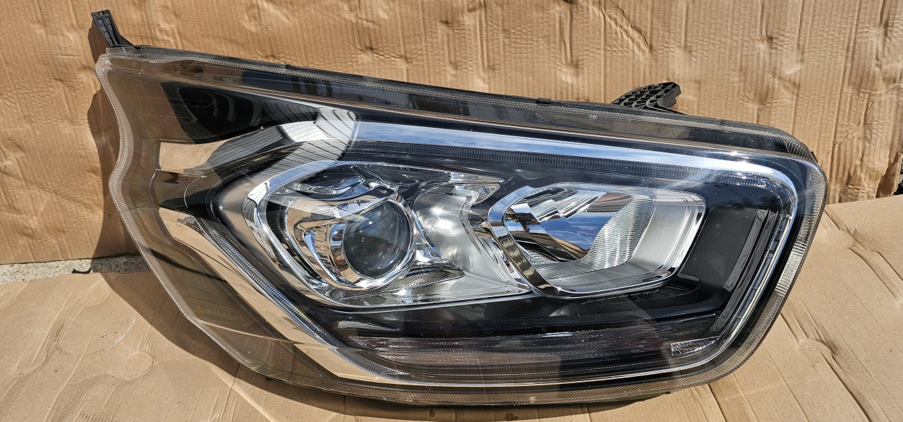 Far dreapta LED / DRL cu lupa Ford Transit 2018 2019 2020 2021