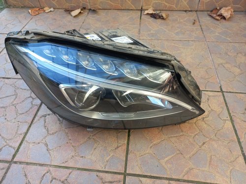 Far dreapta Led Mercedes C-Class W205 cod A2059063803 are urechiuse rupte