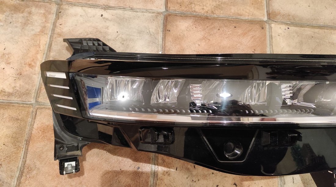 Far dreapta led Renault Megane 5 E-tech (2021-2024) cod 260104574R / 1ZX015143-02