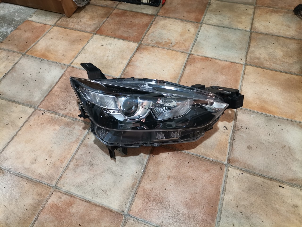Far dreapta Mazda CX-3 (2015-2018) lupa halogen cod D10E-51030