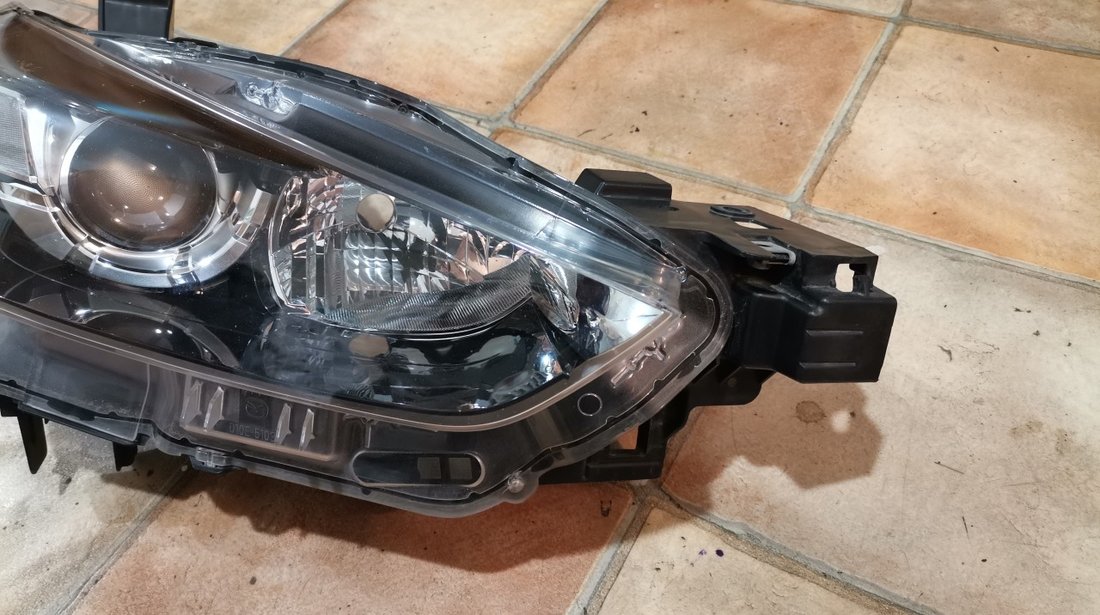 Far dreapta Mazda CX-3 (2015-2018) lupa halogen cod D10E-51030