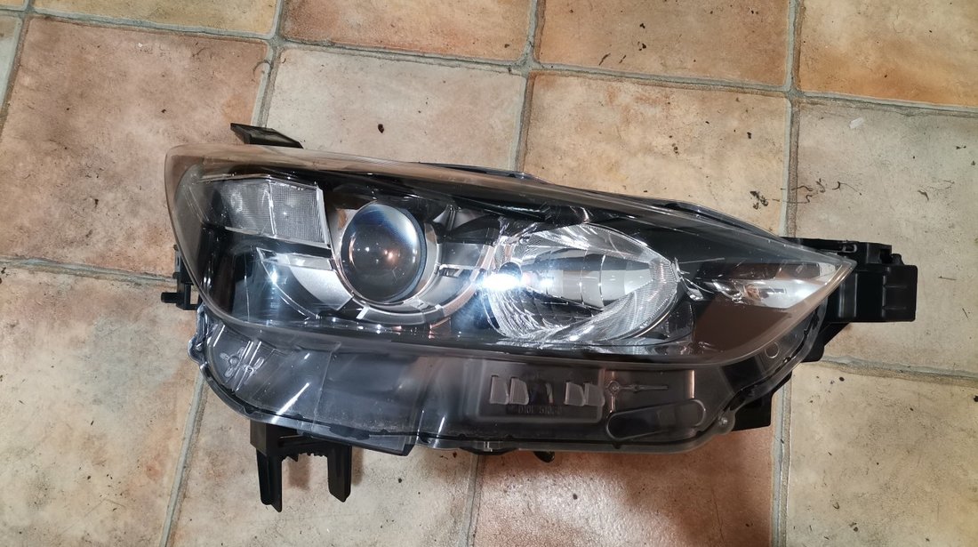 Far dreapta Mazda CX-3 (2015-2018) lupa halogen cod D10E-51030