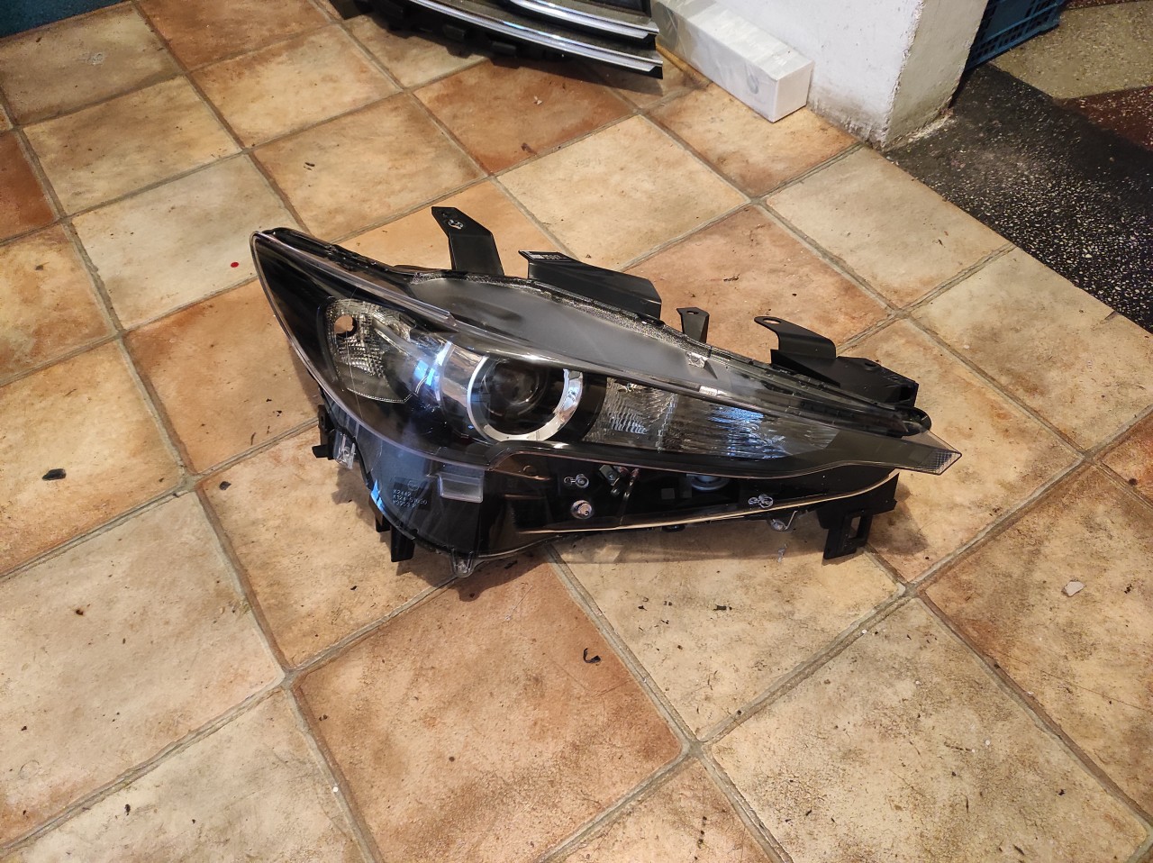 Far dreapta Mazda CX-5 (2017-2021) LED cod KB8M51030