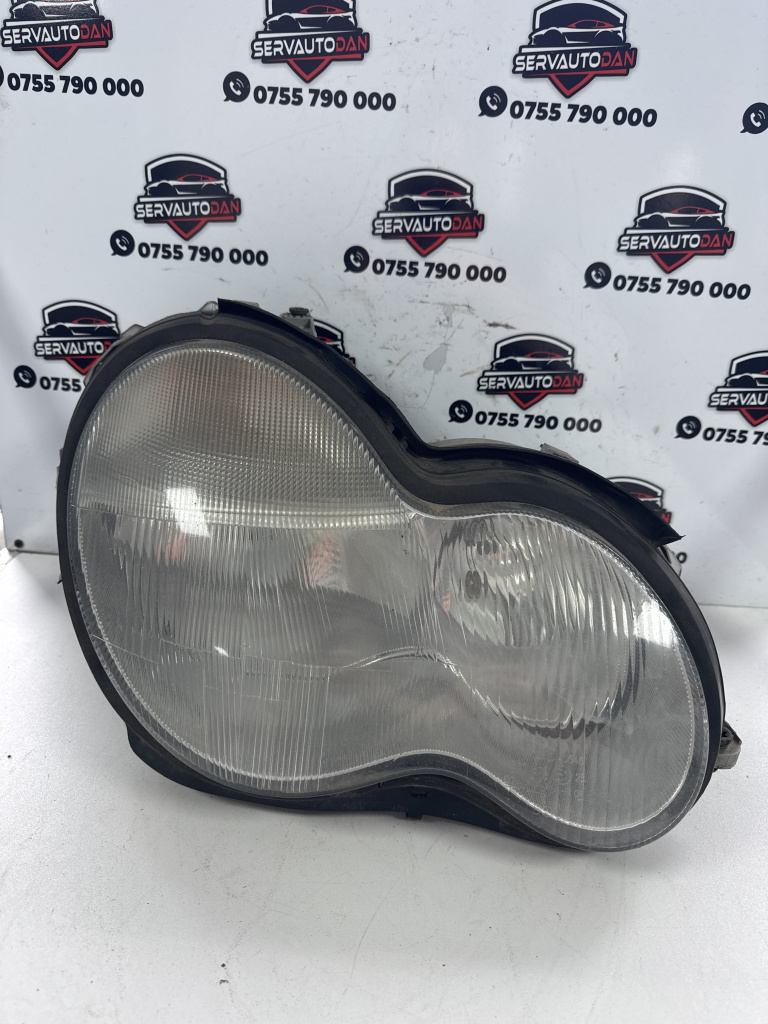 Far dreapta Mercedes-Benz C-Class (2001-2007) [W203] 2.2 Motorina 2004, -