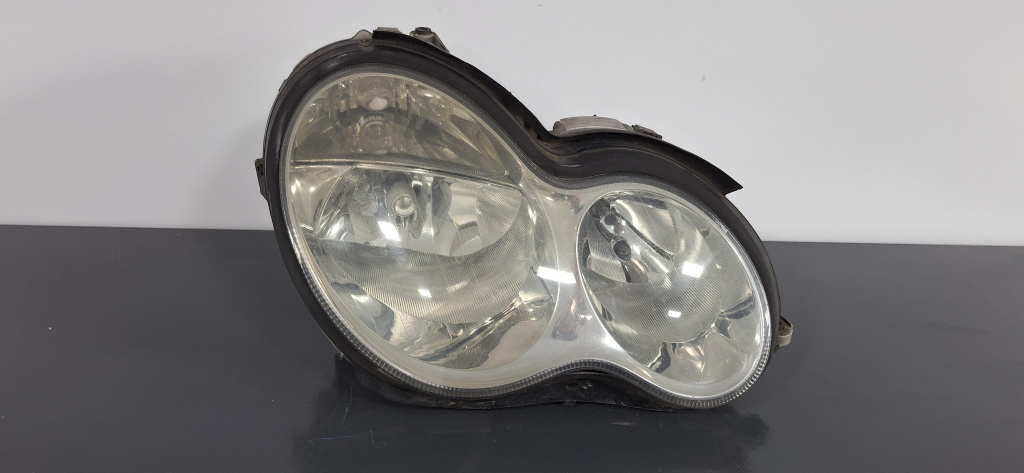 Far dreapta Mercedes-Benz C-Class (2001-2007) [W203] 2.2 Motorina 2005, A2038203461