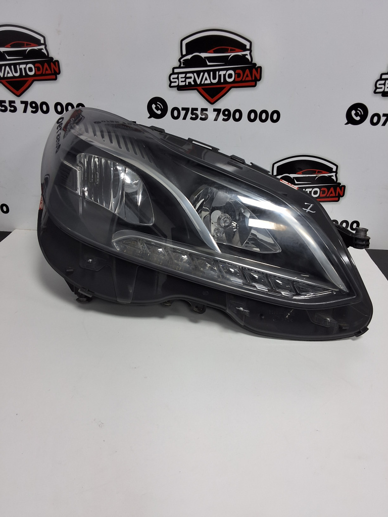 Far dreapta Mercedes-Benz E-Class (2009->) [W212] 2.2 Motorina 2015, CU XENON / HELLA