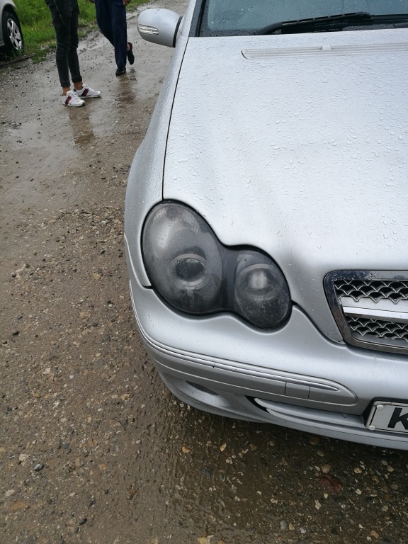 Far dreapta Mercedes c class w203