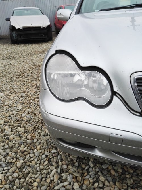 Far dreapta Mercedes C class W203