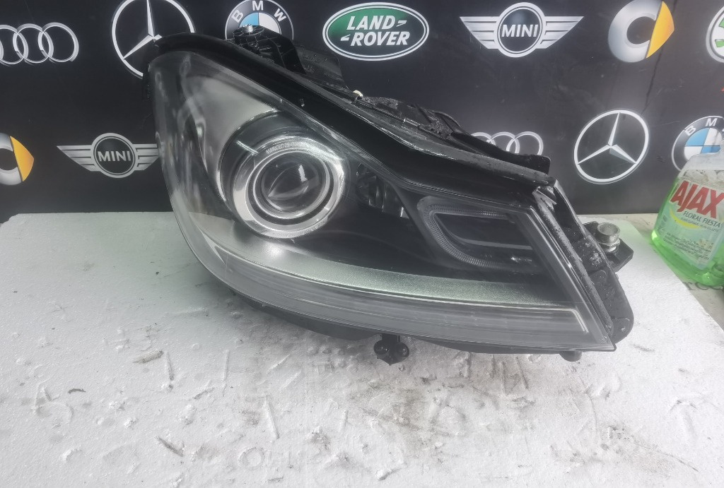 Far dreapta Mercedes C class w204 facelift bixenon adaptiv