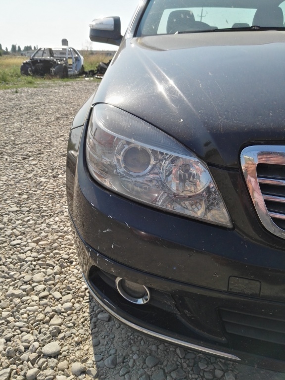 Far dreapta Mercedes C-Class W204