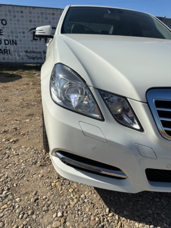 Far dreapta Mercedes e class w212 bi-xenon adaptiv in stare perfecta