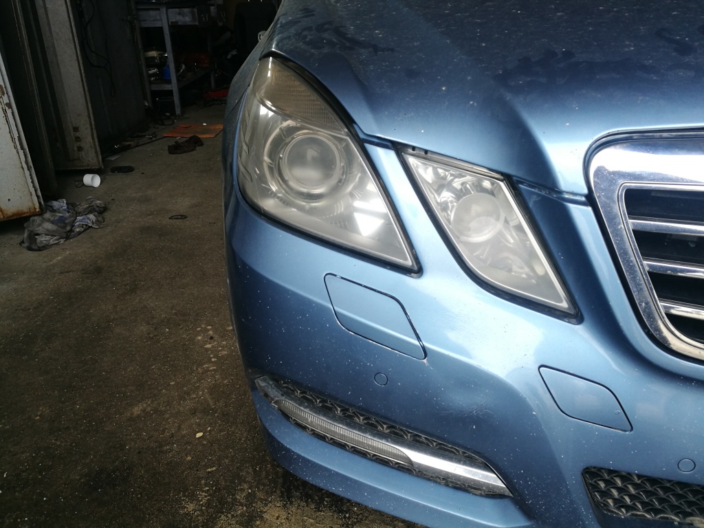 Far dreapta Mercedes E class W212 bixenon europa