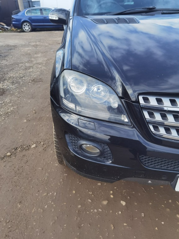 Far dreapta Mercedes ML W164