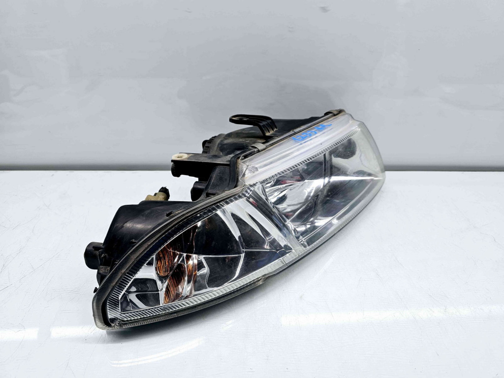 Far dreapta MITSUBISHI Carisma (DA) [Fabr 1995-2007] OEM