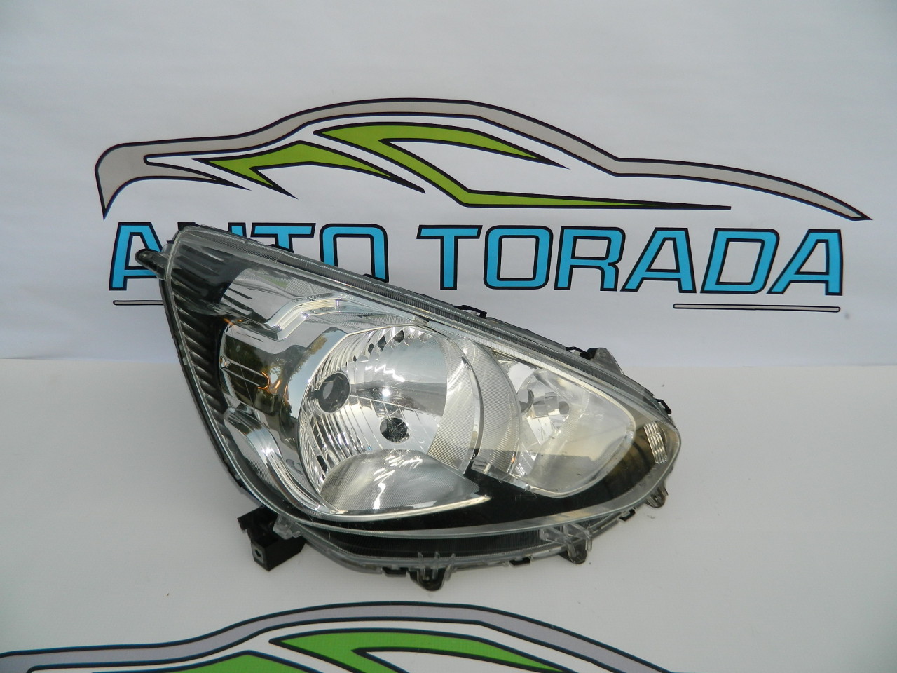 Far dreapta Mitsubishi Spaece Star model dupa 2013 cod 8301C194