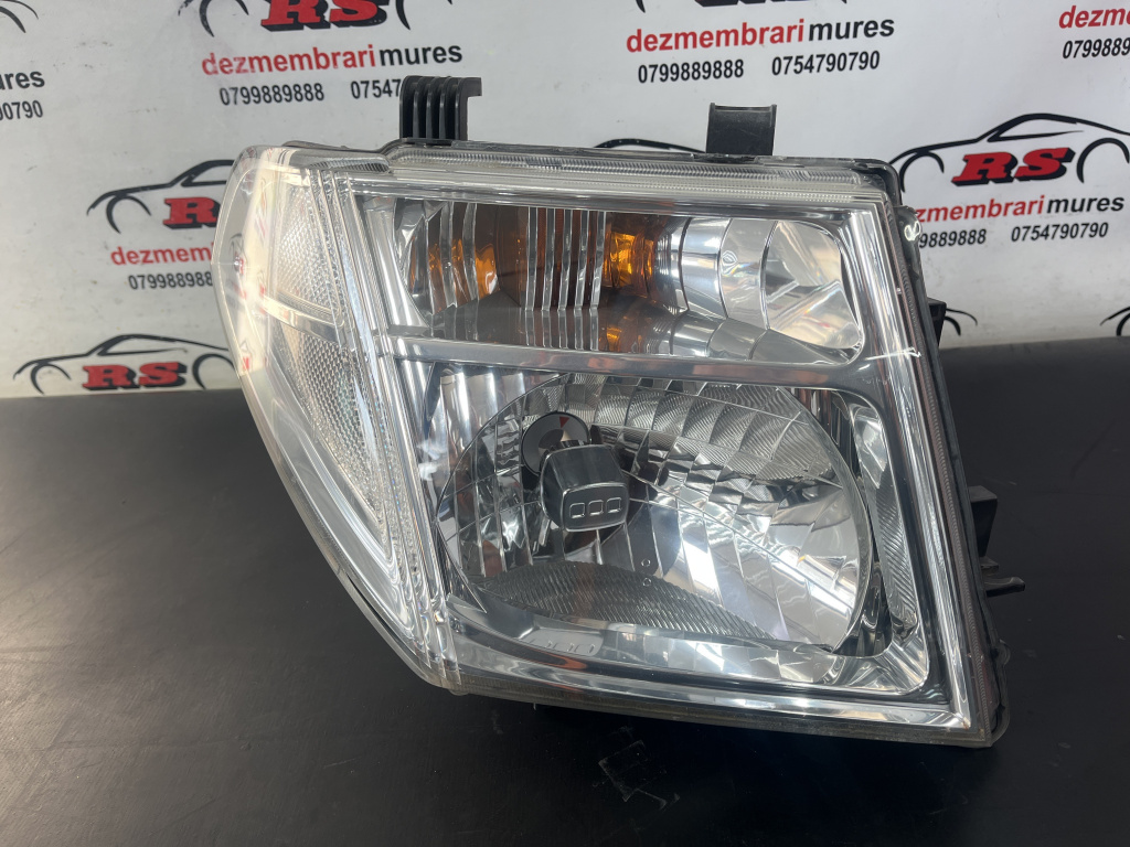 Far dreapta Navara D40 argintiu automat sedan 2006 (2610EB30A)
