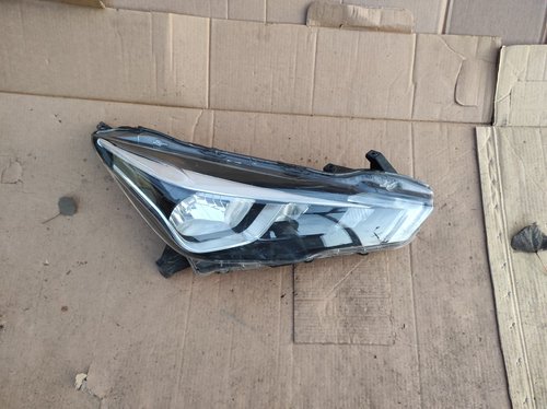 Far dreapta Nissan Micra 2017-2020 cod 26010-5FA0A