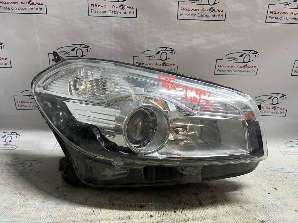 Far dreapta Nissan Qashqai 2012, 26010BR01B