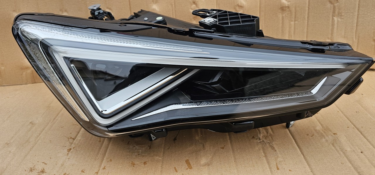 Far dreapta NOU Full Led Seat Cupra Form