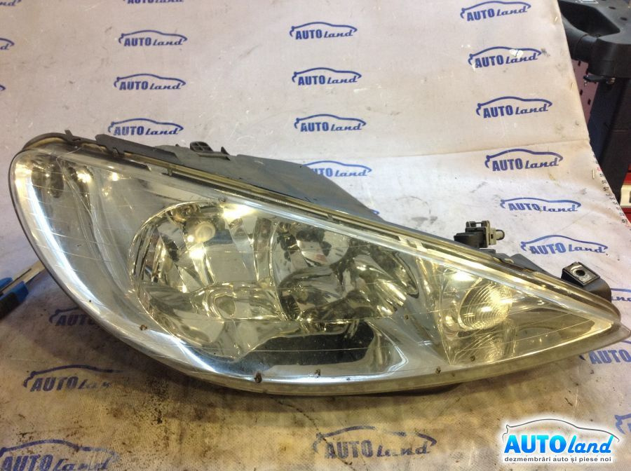 Far Dreapta O Ureche Rupta Peugeot 206 hatchback 2A/C 1998