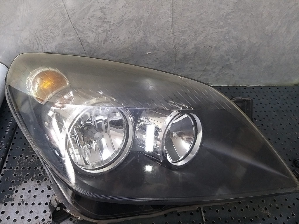 Far dreapta opel astra h gtc 1eg27037002