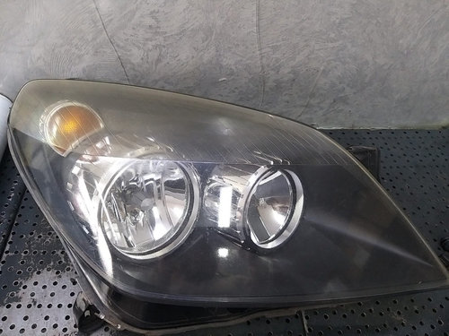 Far dreapta opel astra h gtc 1eg27037002