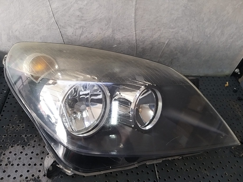 Far dreapta opel astra h gtc 24451033rh 1eg27037002
