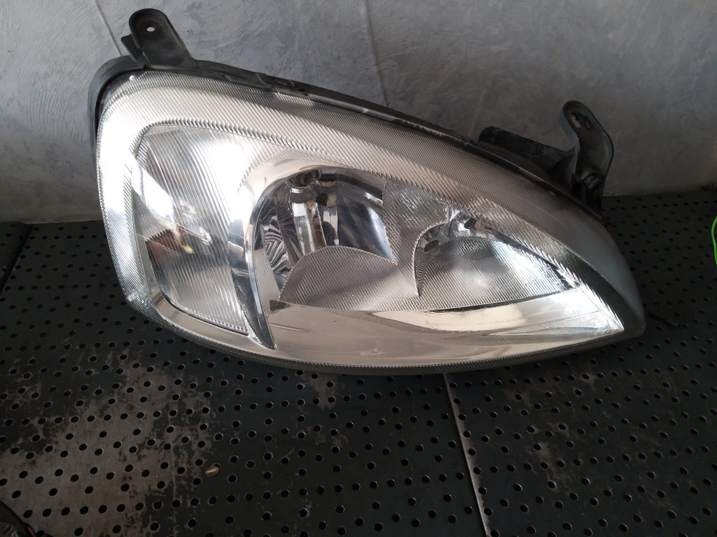 Far dreapta opel corsa c x01 09114330 89302121