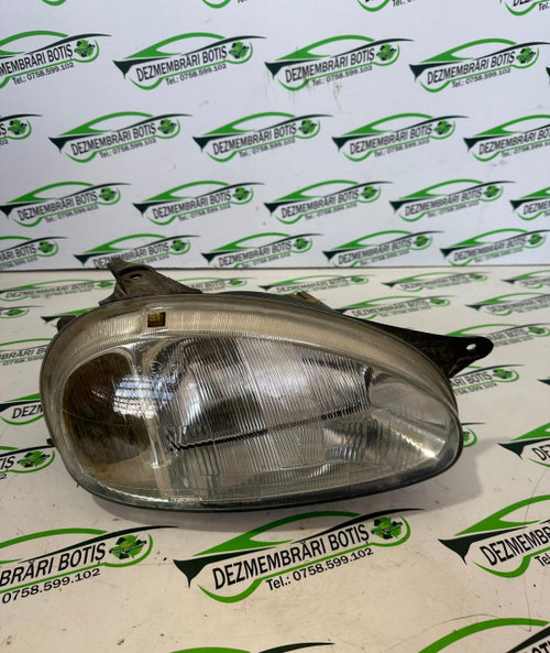 Far dreapta Opel Corsa