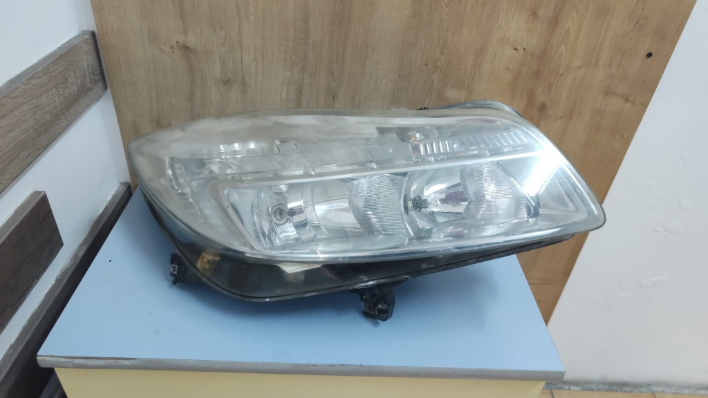 Far dreapta Opel Insignia 2.0CDTI an 2010