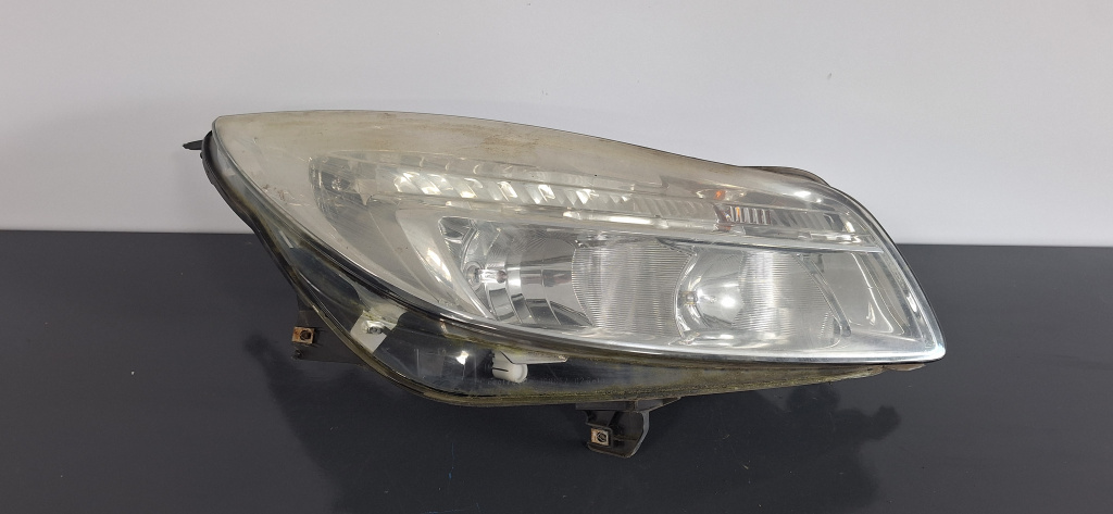Far dreapta Opel Insignia A (2008-2013) 2.0 Motorina 2008, 13226781 / CU HALOGEN