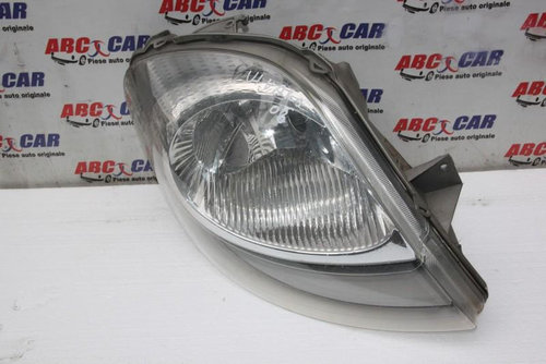 Far dreapta  Opel Vivaro 2001-2006 7700311372