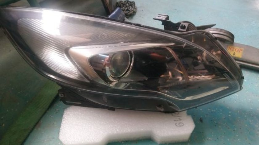 Far dreapta opel zafira 2011-2016