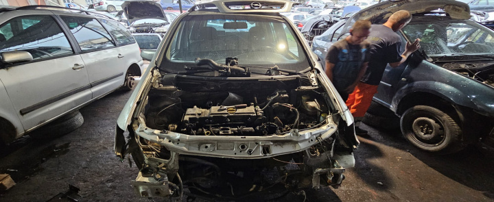 Far dreapta Opel Zafira A [1999 - 2003] Minivan 5-usi 2.0 DTI MT (101 hp)