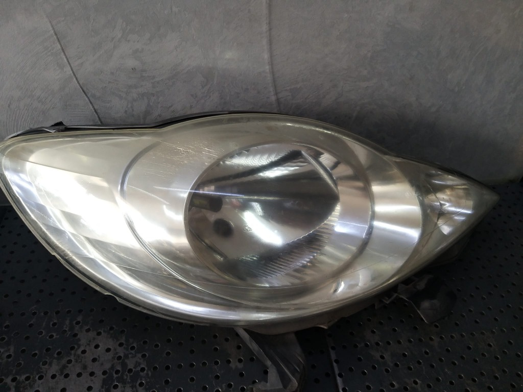 Far dreapta peugeot 107 89033104 811100h030