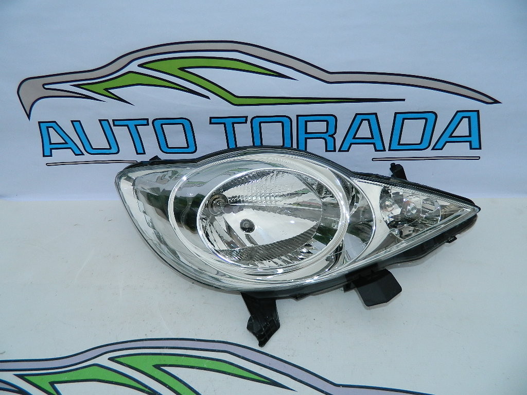 Far dreapta Peugeot 107 model 2006-2012 cod 89033104