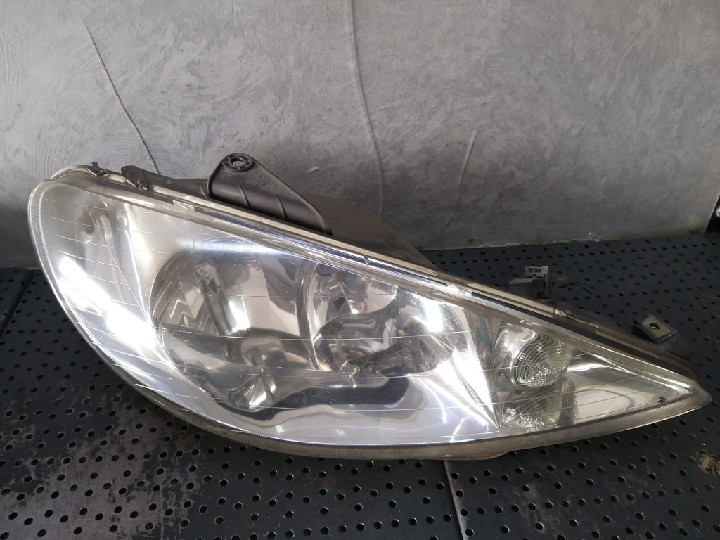 Far dreapta peugeot 206 2a c 9628666780 89001770