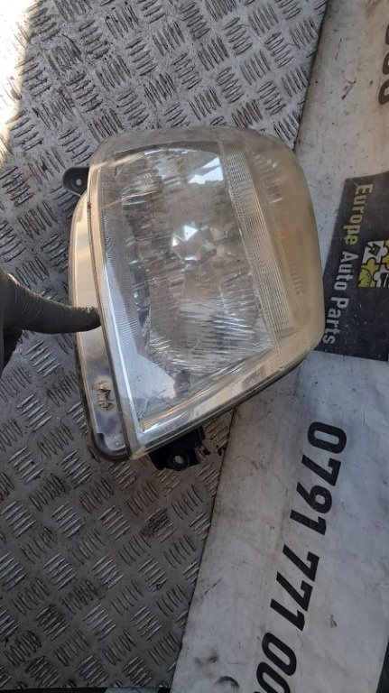 Far dreapta Peugeot Partner 2.0 HDI cod motor RHY , transimie manuala an 2004