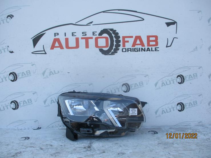 Far dreapta Peugeot Partner an 2018-2019-2020-2021-2022 AVE2X5FCF4