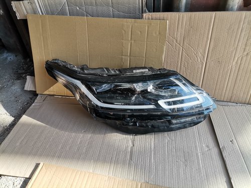Far dreapta Range Rover Velar L560 LED cod L8A2-13W029-EA de europa, cu defecte, pentru piese