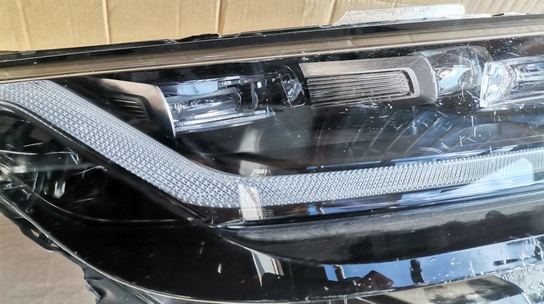 Far dreapta Range Rover Velar L560 LED cod L8A2-13W029-EA de europa, cu defecte, pentru piese