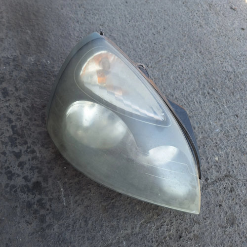 Far Dreapta Renault Clio 2 / Symbol 1 1998-2008 0102040004, E4209793, 15601800H Hella